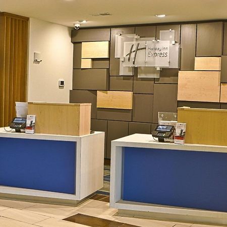 Holiday Inn Express Mccomb By Ihg Exterior photo